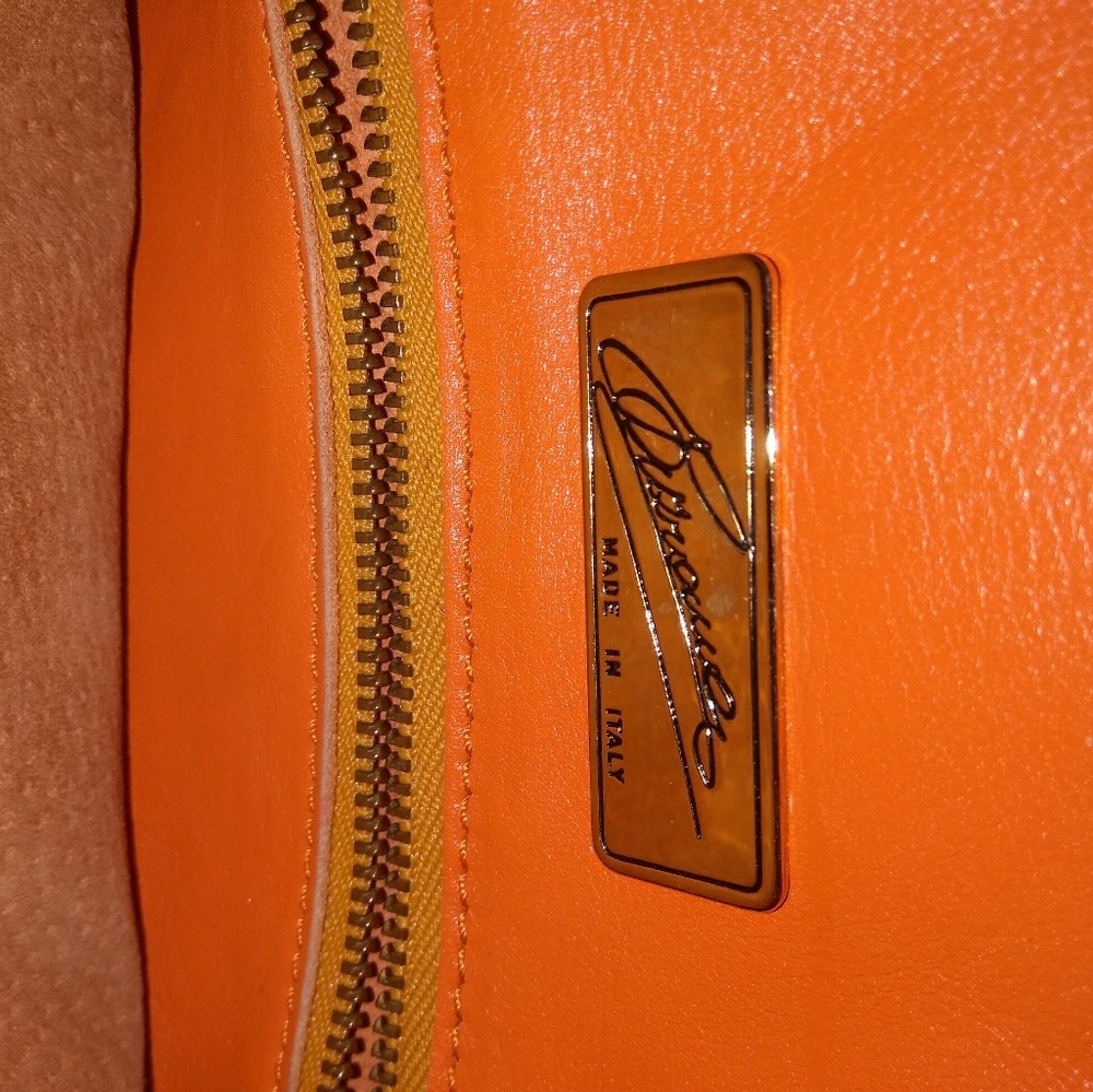 Italian leather purse can't read name